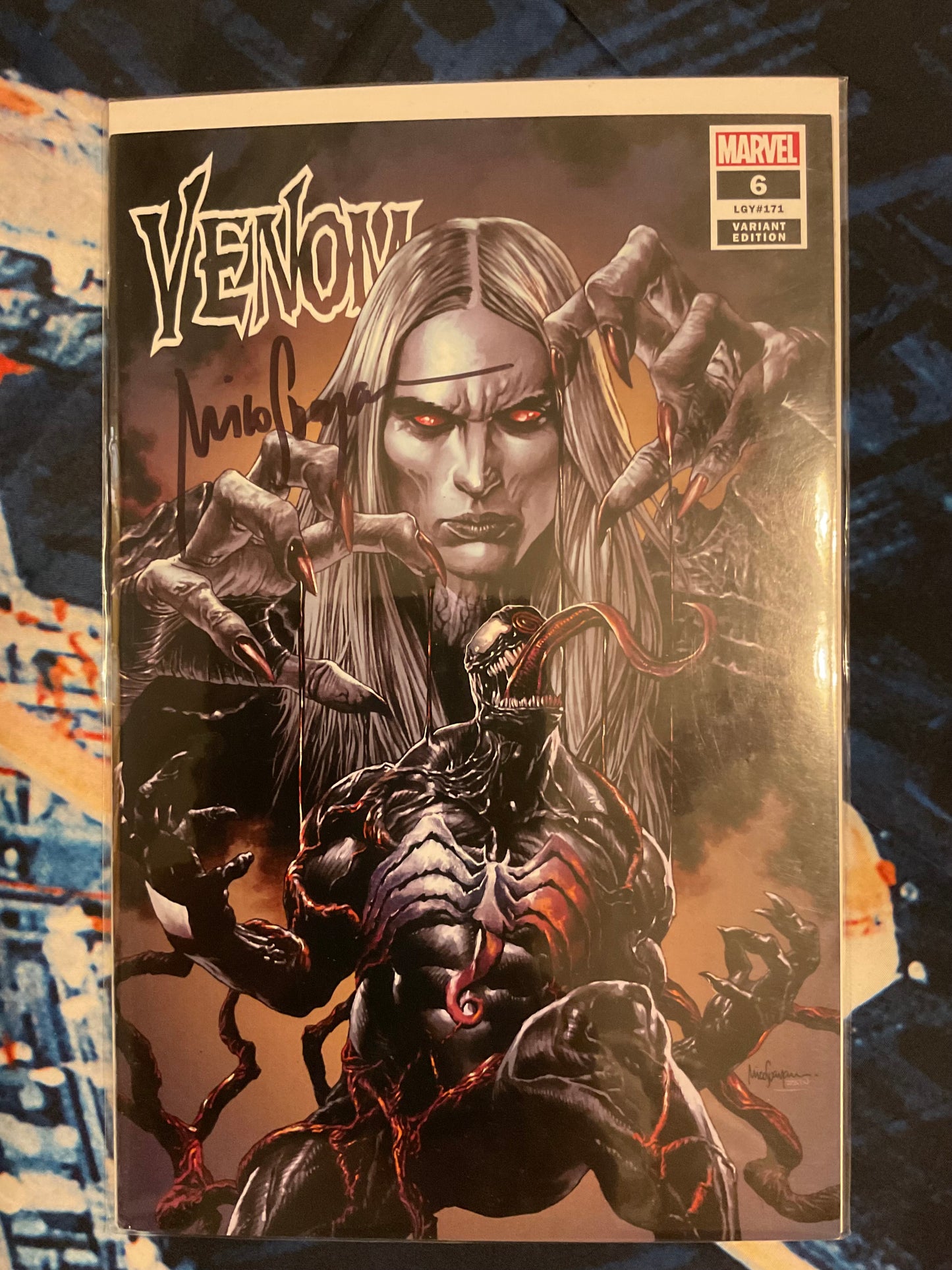 Marvel Comics Venom, vol 4, #6E, Mico Suayan variant, signed