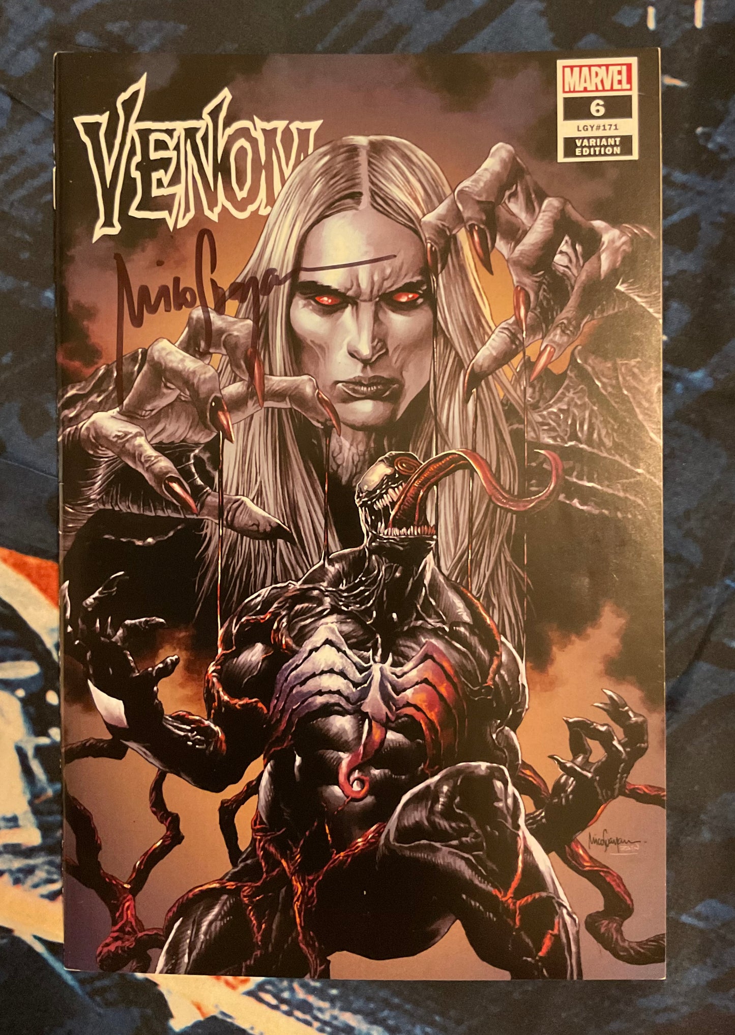 Marvel Comics Venom, vol 4, #6E, Mico Suayan variant, signed